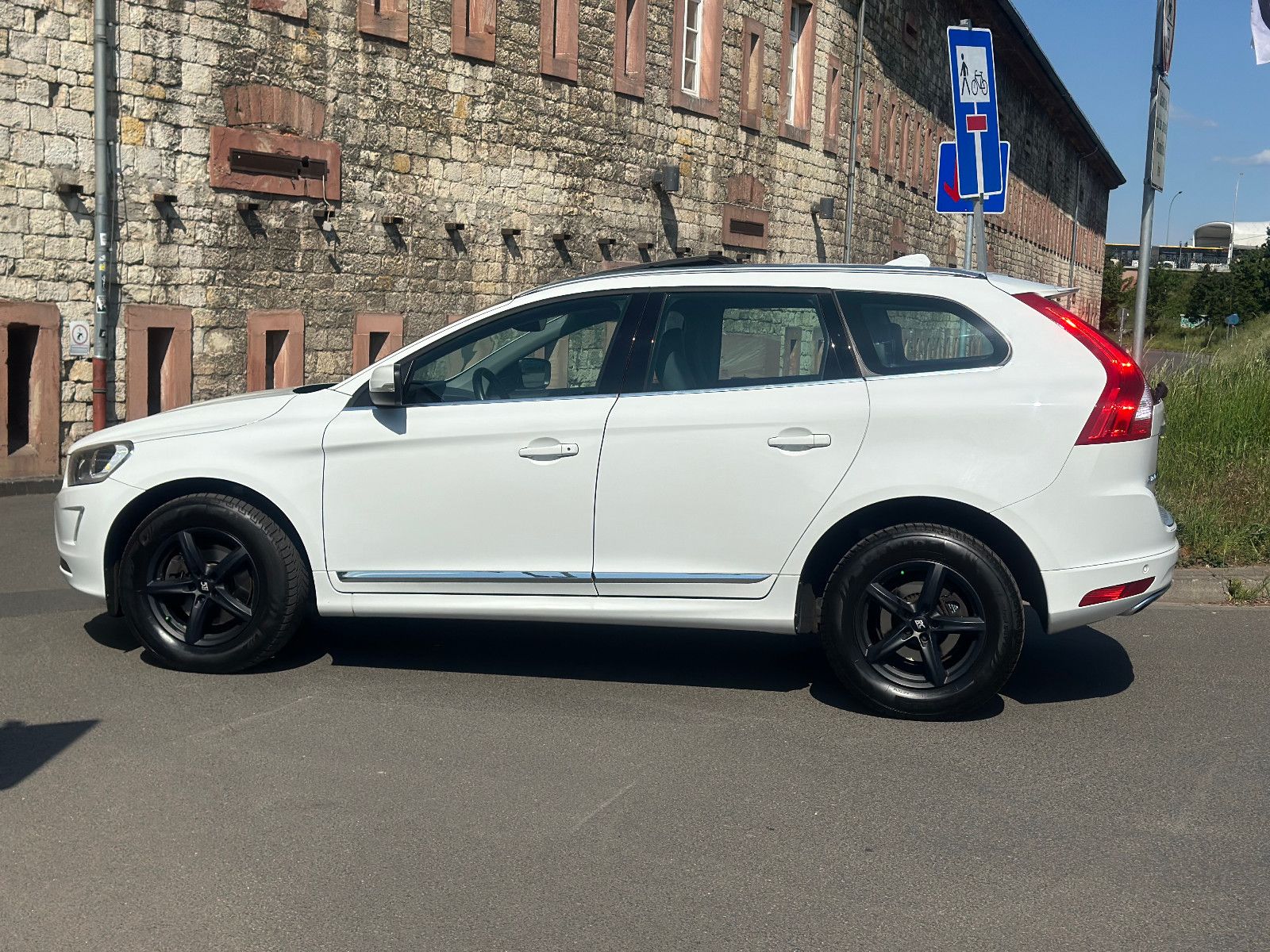 Fahrzeugabbildung Volvo XC60 SUMMUM D4*MODELL 2017+PANORAMA*