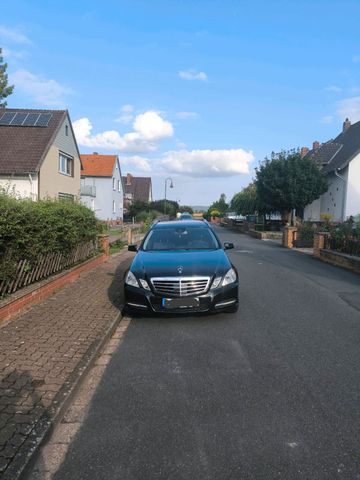 Mercedes-Benz Mercedes Benz E220 CDI Avantgarde 7 Sitzer