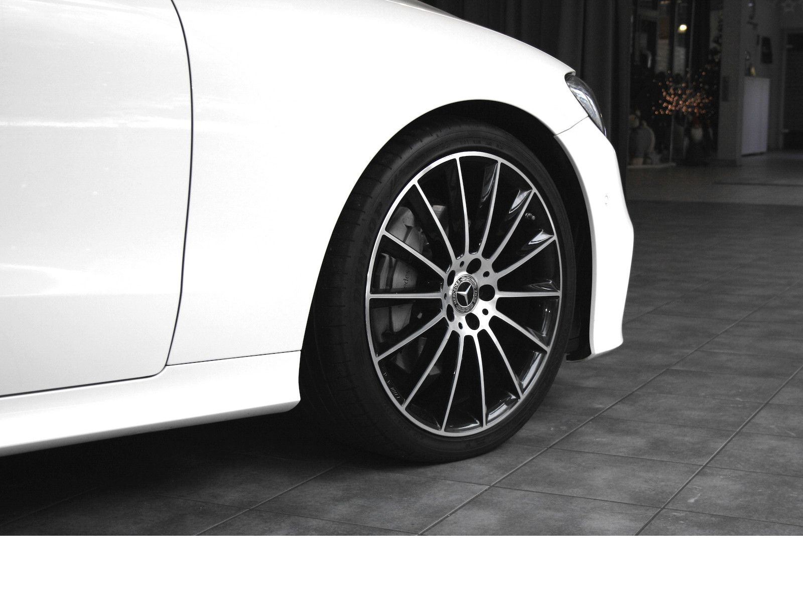 Fahrzeugabbildung Mercedes-Benz E 300 d Coupe AMG *Night*Burmester Sound*Widescr