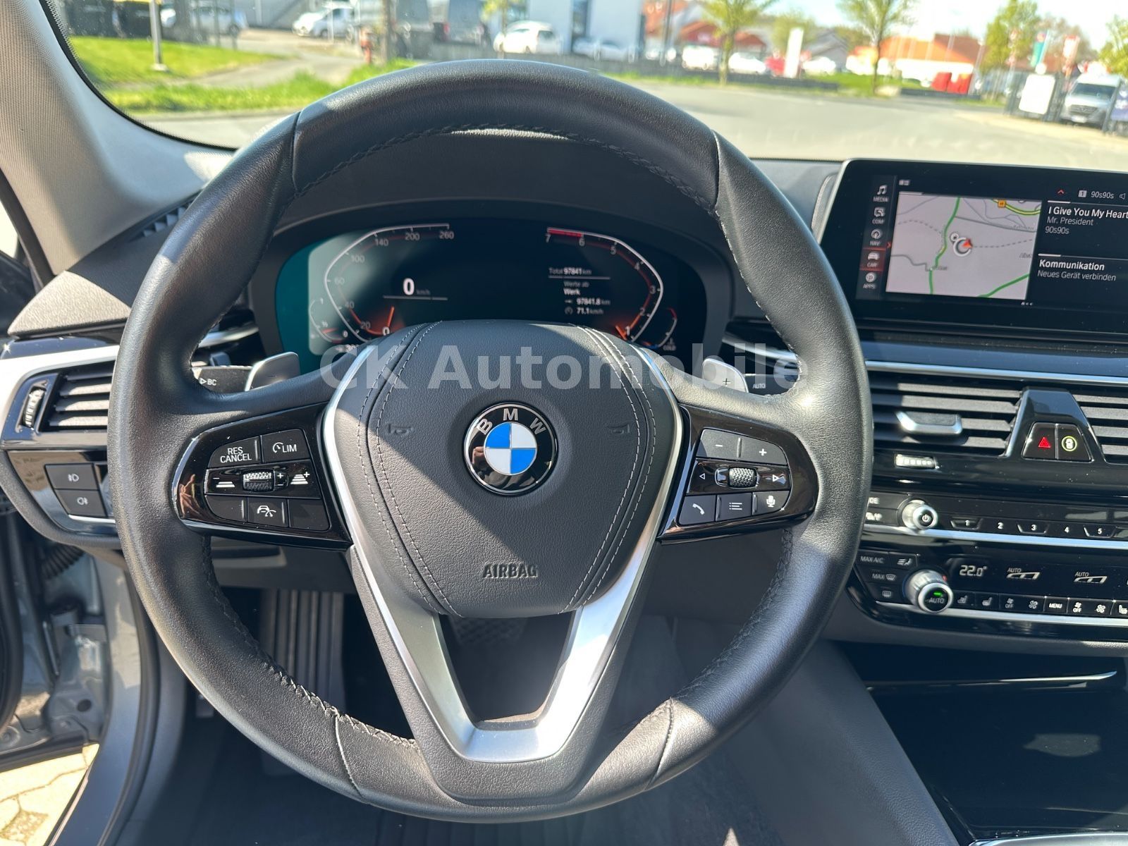 Fahrzeugabbildung BMW 530 i Lim. xDrive Sport Line/Navi/Leder/LED/Kam.