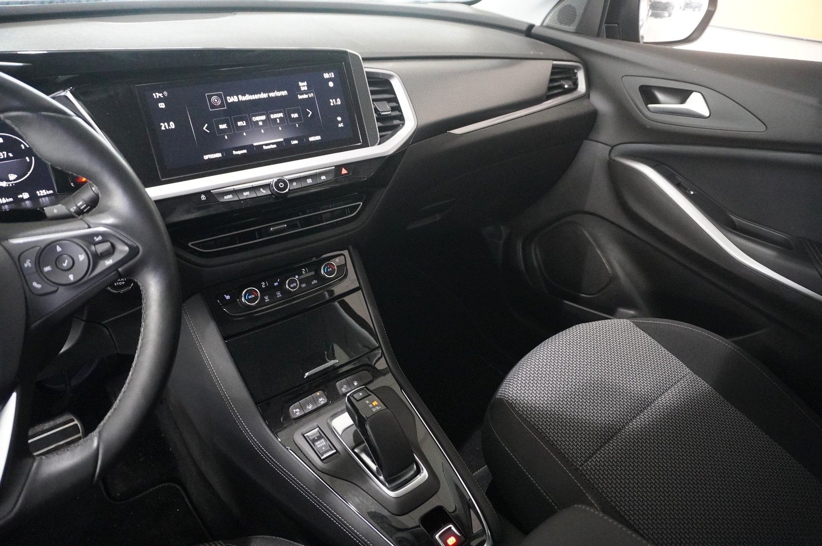 Fahrzeugabbildung Opel Grandland (X) 1.6T EDITION HYBRID NAVI/LED/VIRT.