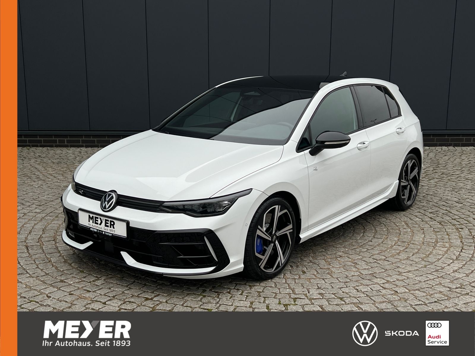Fahrzeugabbildung Volkswagen Golf VIII R 2.0 TSI DSG 4MOTION *IQ.Light, Black