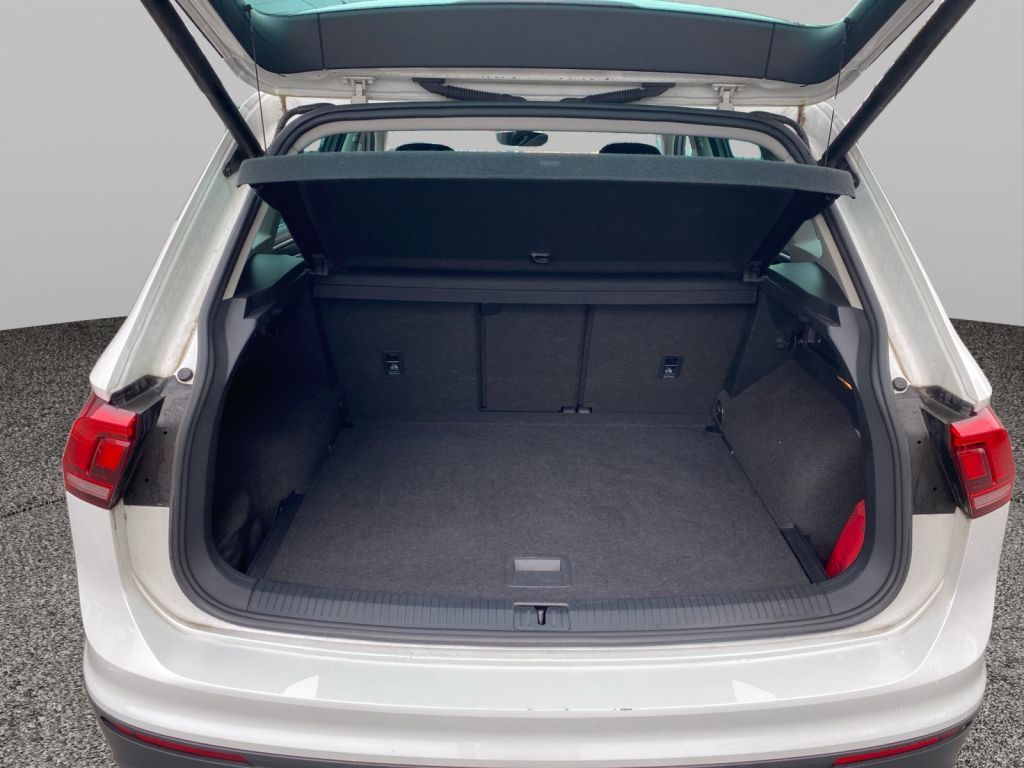 Fahrzeugabbildung Volkswagen Tiguan 2.0 TDI DSG IQ.DRIVE AHZV Standheizung