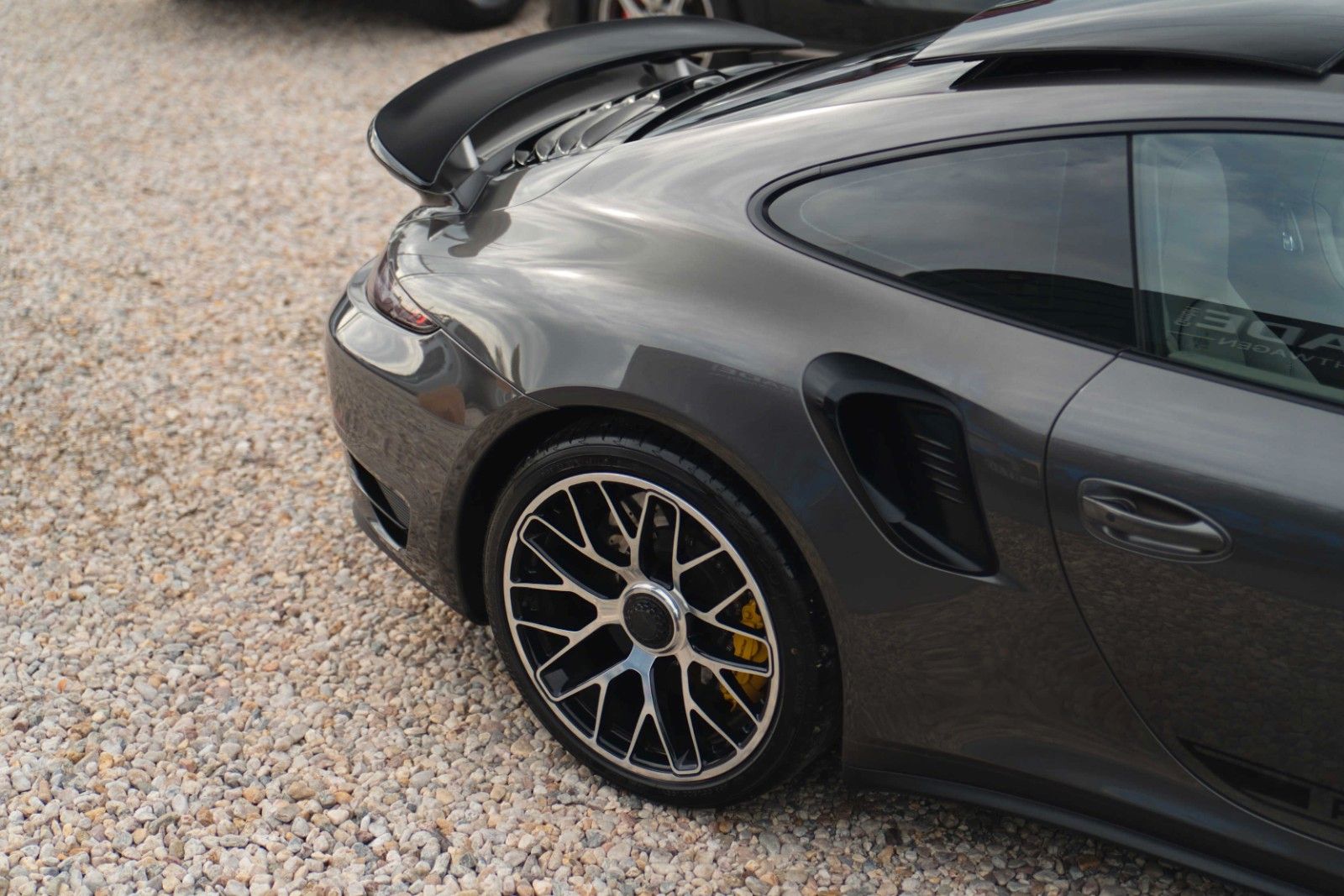 Fahrzeugabbildung Porsche 991 911 Turbo S Coupe Chrono+ | Ceramic | Carbon