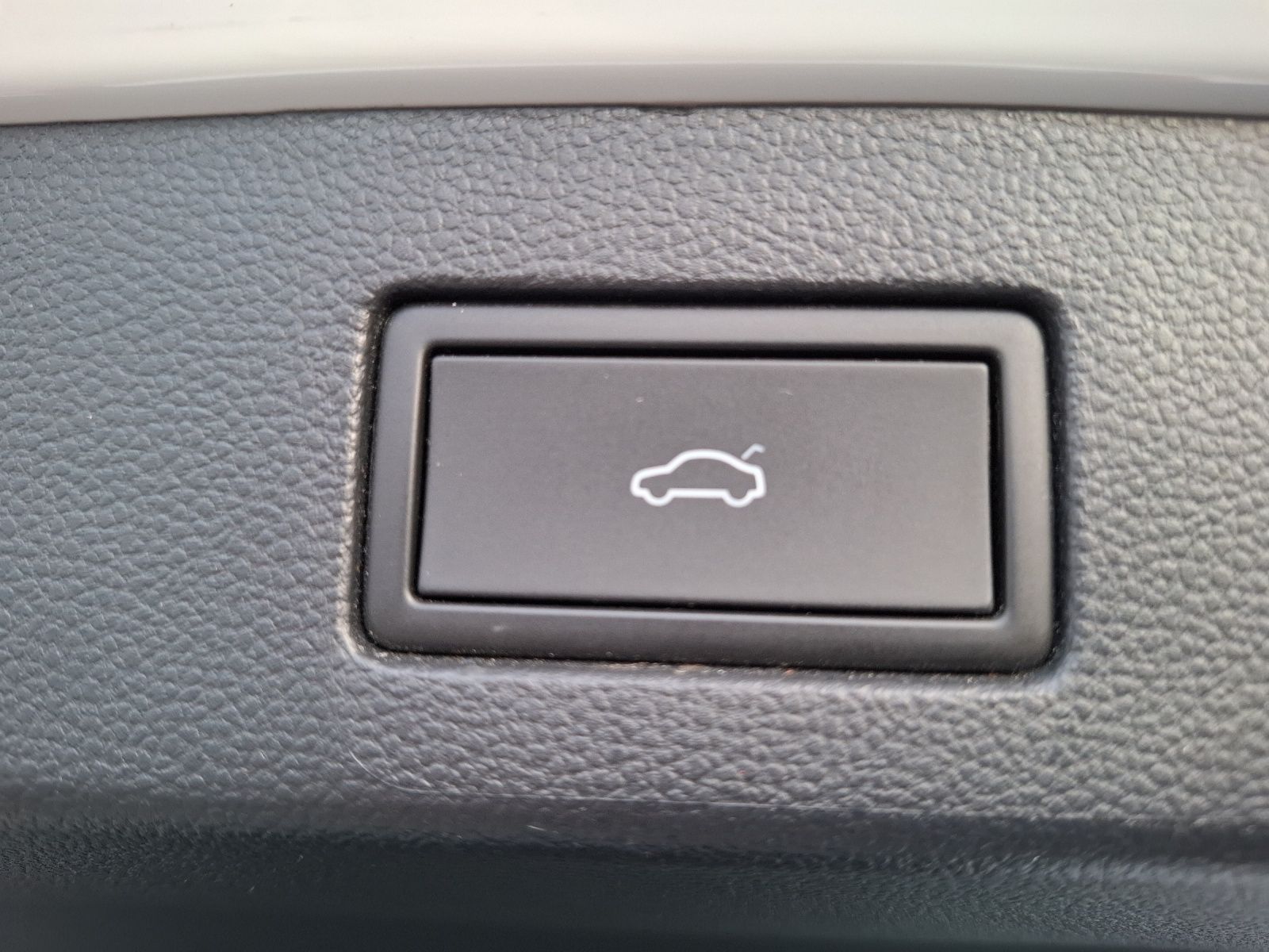 Fahrzeugabbildung Volkswagen Arteon SB TSI Elegance DSG LED Navi AID ACC RFK