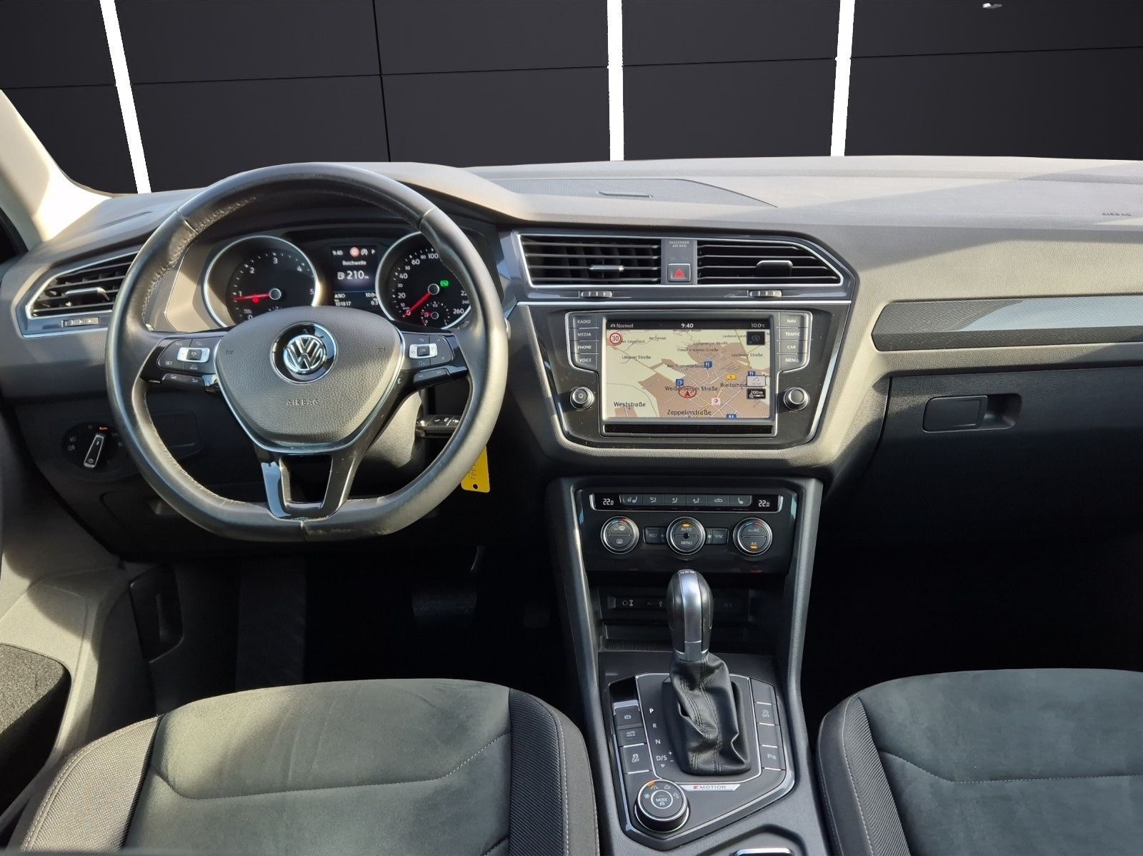 Fahrzeugabbildung Volkswagen Tiguan TDI Highline DSG 4M LED AHK Navi ACC PDC