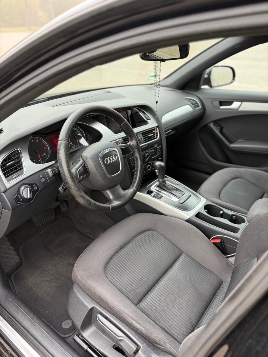 Audi A4 2011 — photo 7