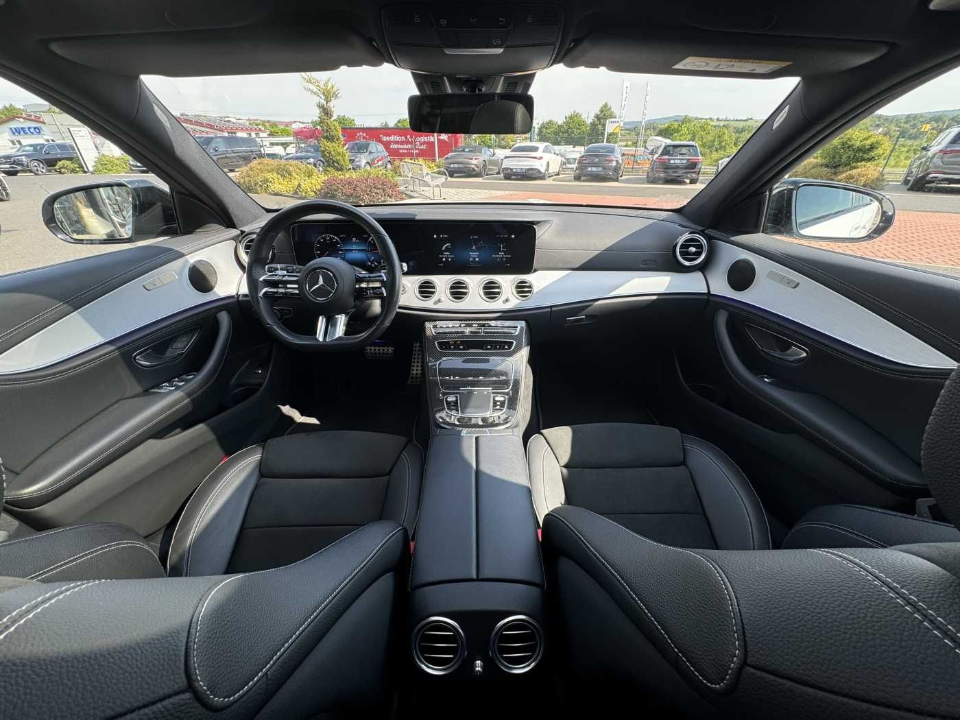 Fahrzeugabbildung Mercedes-Benz E 220d T AMG+Pano+AHK+Night+TotW+ RKamera+Ambien