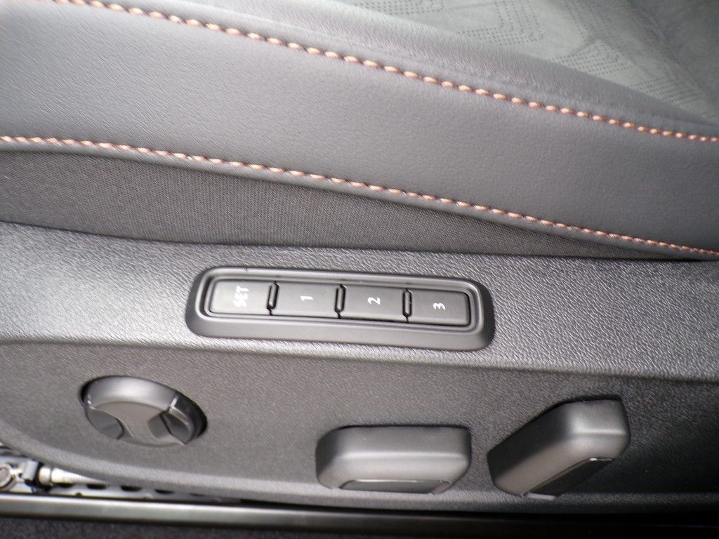 Fahrzeugabbildung CUPRA Leon Sportstourer 1.5 eTSI DSG