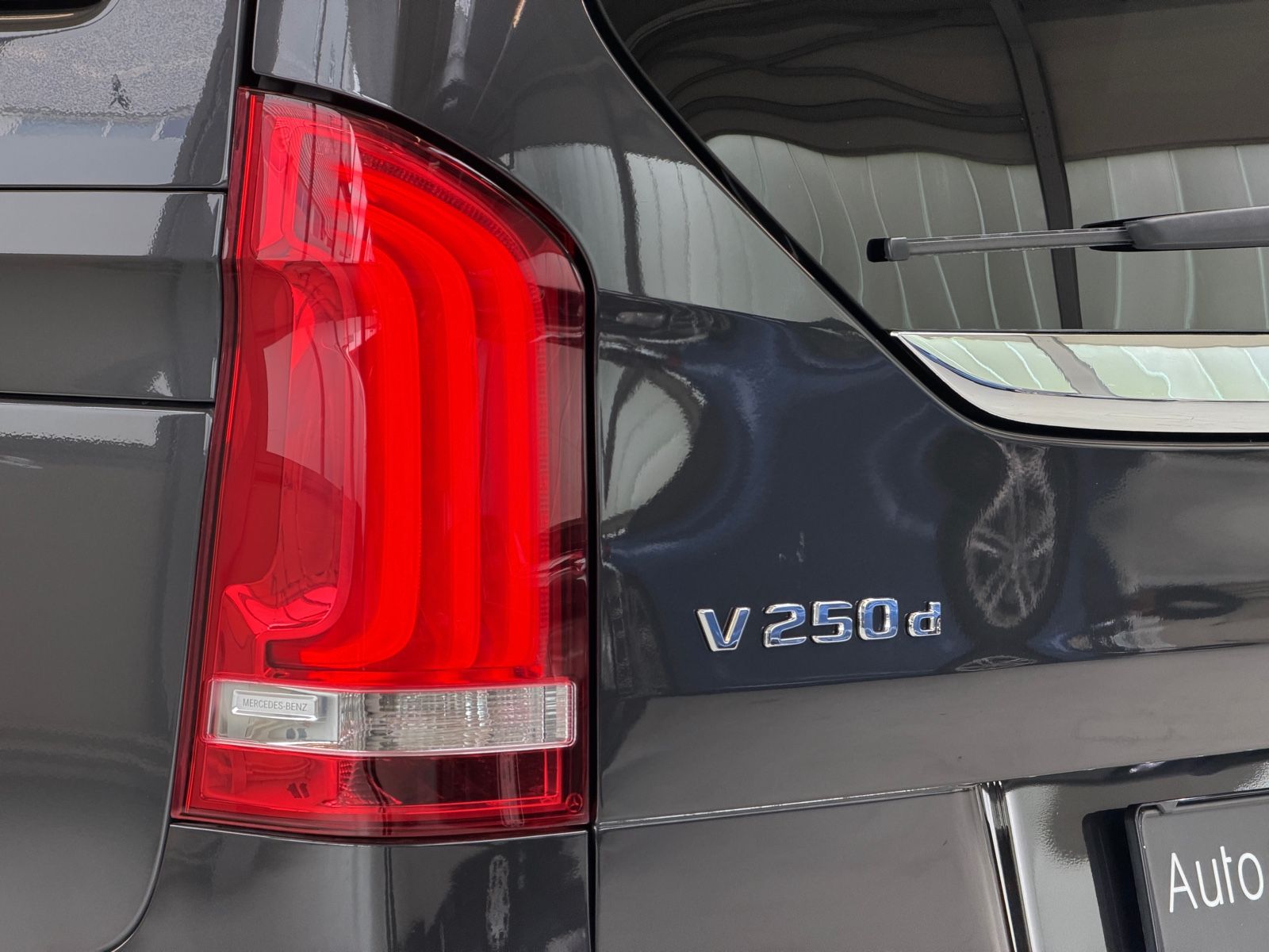 Mercedes-Benz V250d lang AMG-Line MBUX Kamera LED Night foto 11