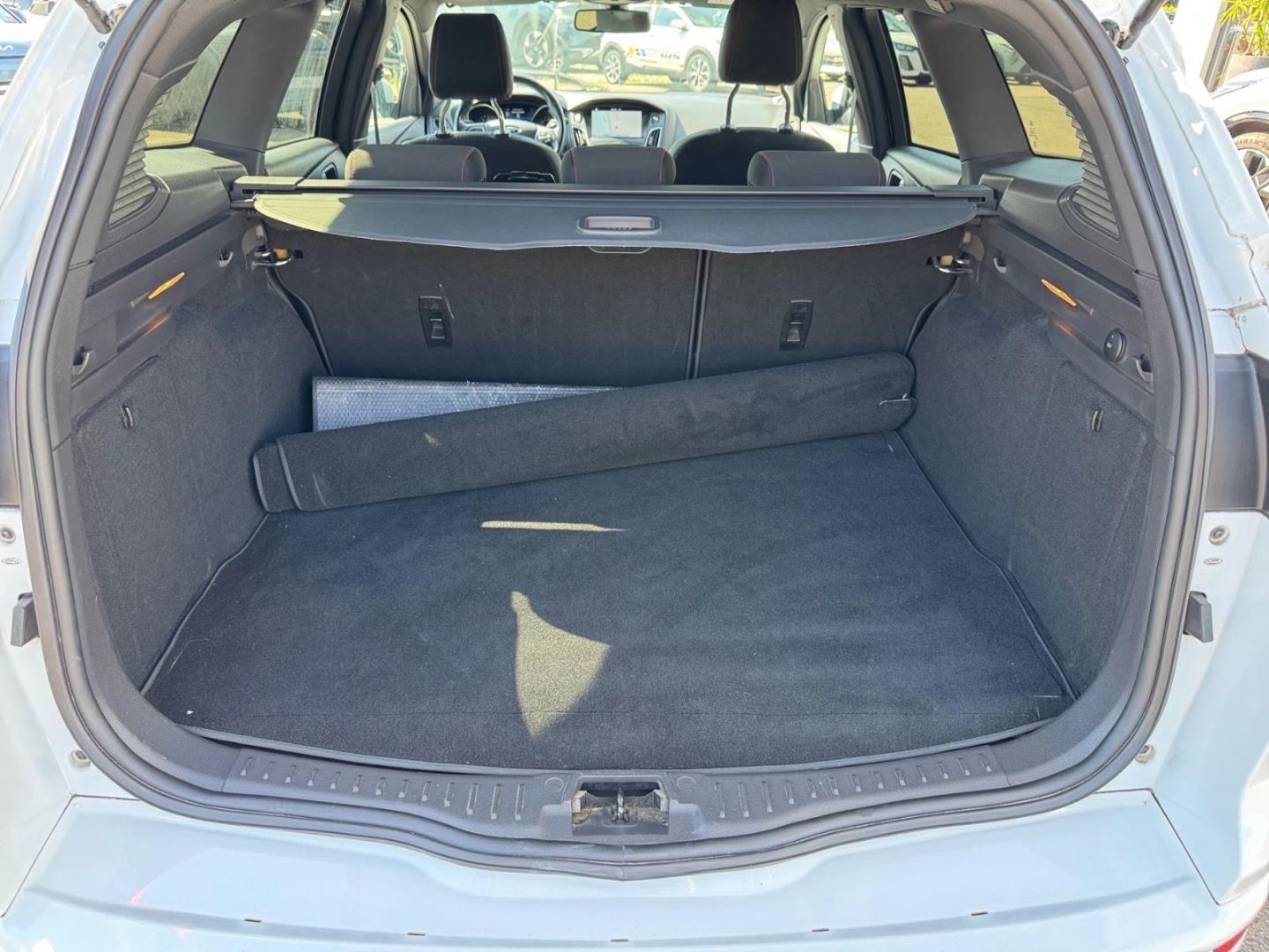 Fahrzeugabbildung Ford Focus Turnier ST-Line Sportpaket Navi Mehrzonenk