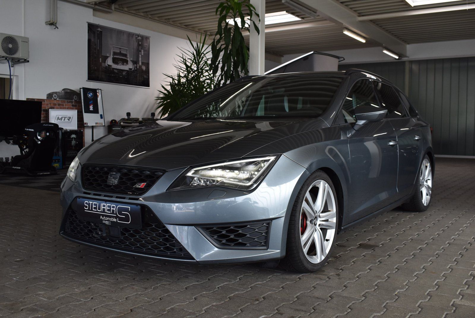 Seat Leon ST Cupra 265 ch DSG • Baquets Alcantara • Toit pano • Caméras AV/AR • DCC • CarPlay