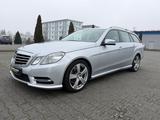 Mercedes-Benz E 220 CDI AMG-LINE AUTOMATIK/NAVI/LEDER/S-HEFT - Mercedes-Benz E 220 aus 2013