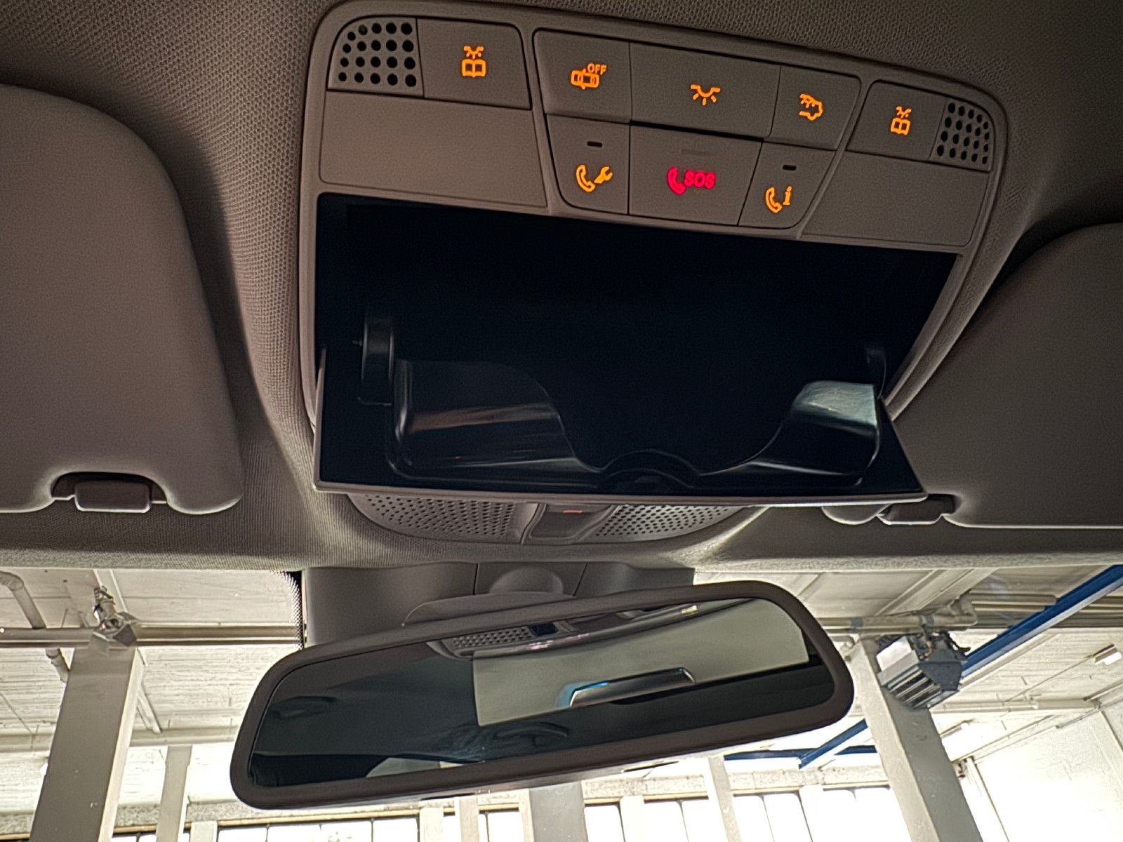 Fahrzeugabbildung Mercedes-Benz C 180 T CGI 9GT 2X AVANTGARDE PANO ILS NAVI AHK