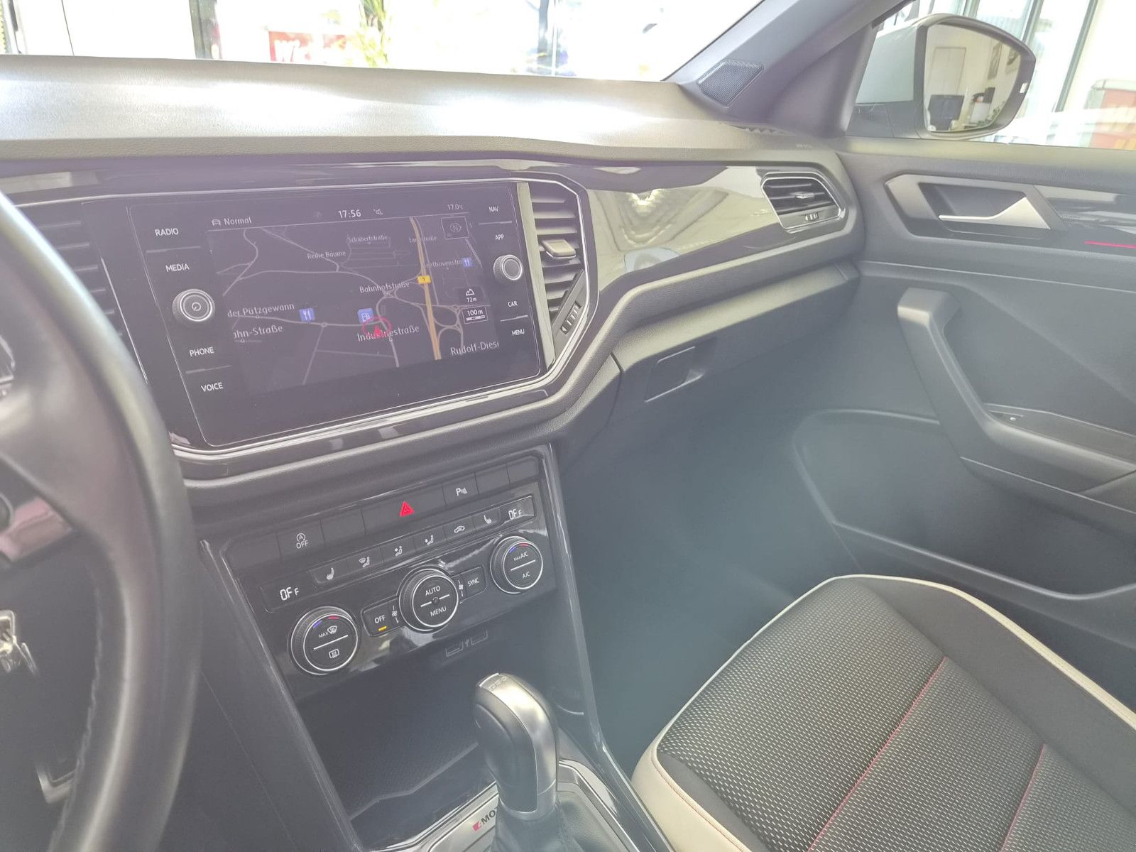 Fahrzeugabbildung Volkswagen T-Roc Sport 4Motion / LED / SCHECKHEFT