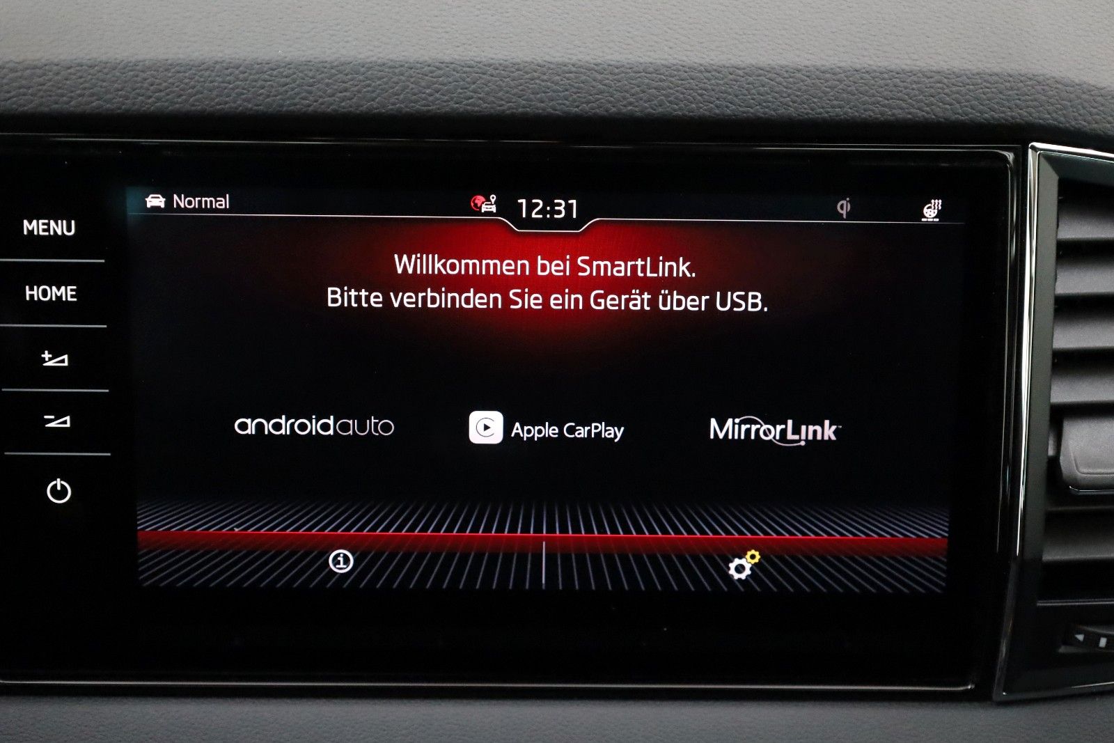 Fahrzeugabbildung SKODA Karoq Sportline 4x4 Navi,LED,Panorama,Apple CarP