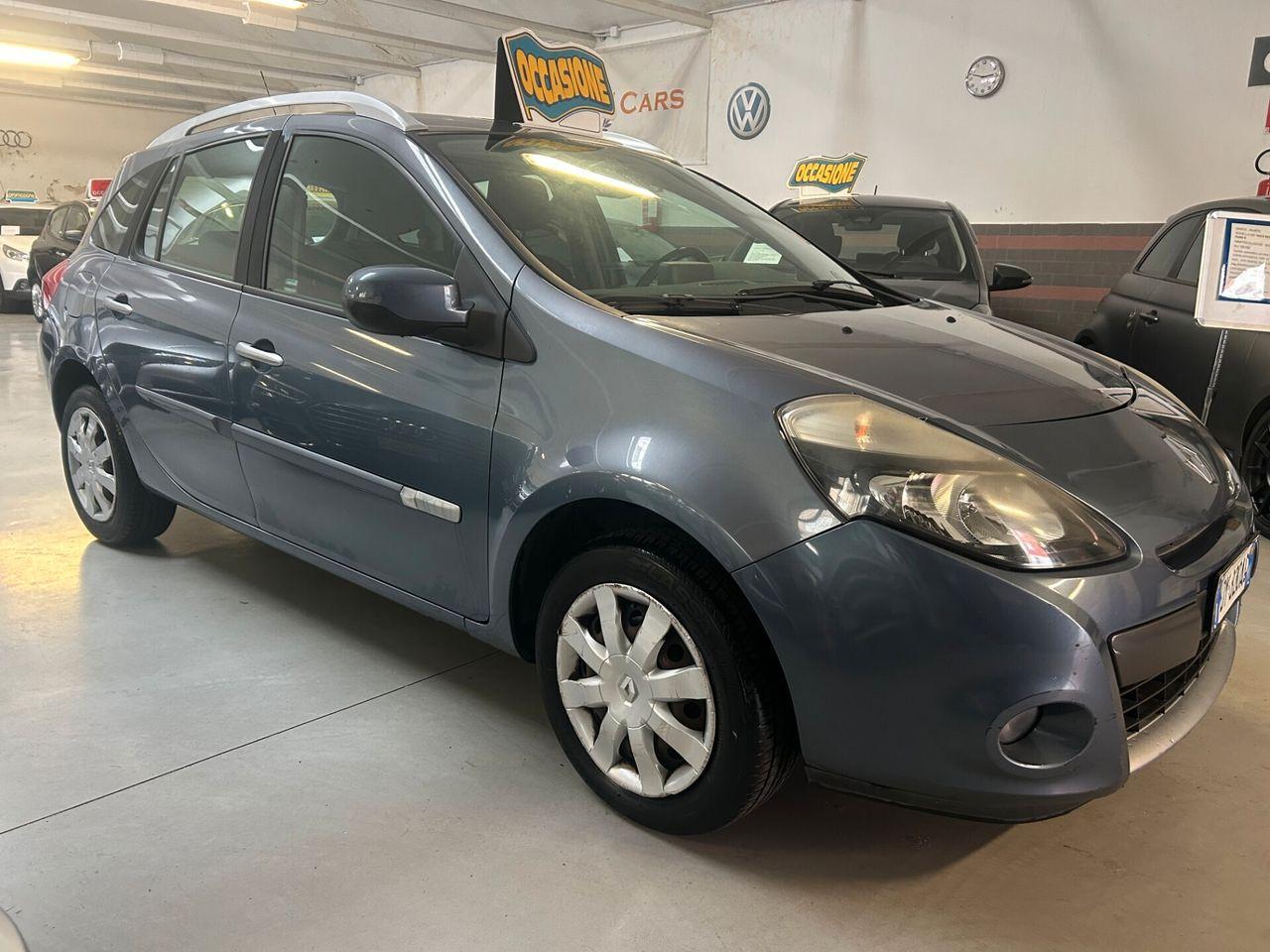 Renault Clio 2009 — rear view