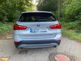 BMW X1 xDrive20i AHK Panoramadach - BMW X1: Panoramadach