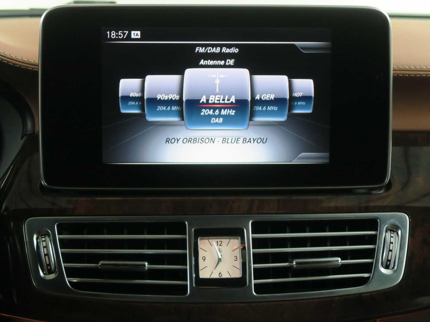 Car Image 23