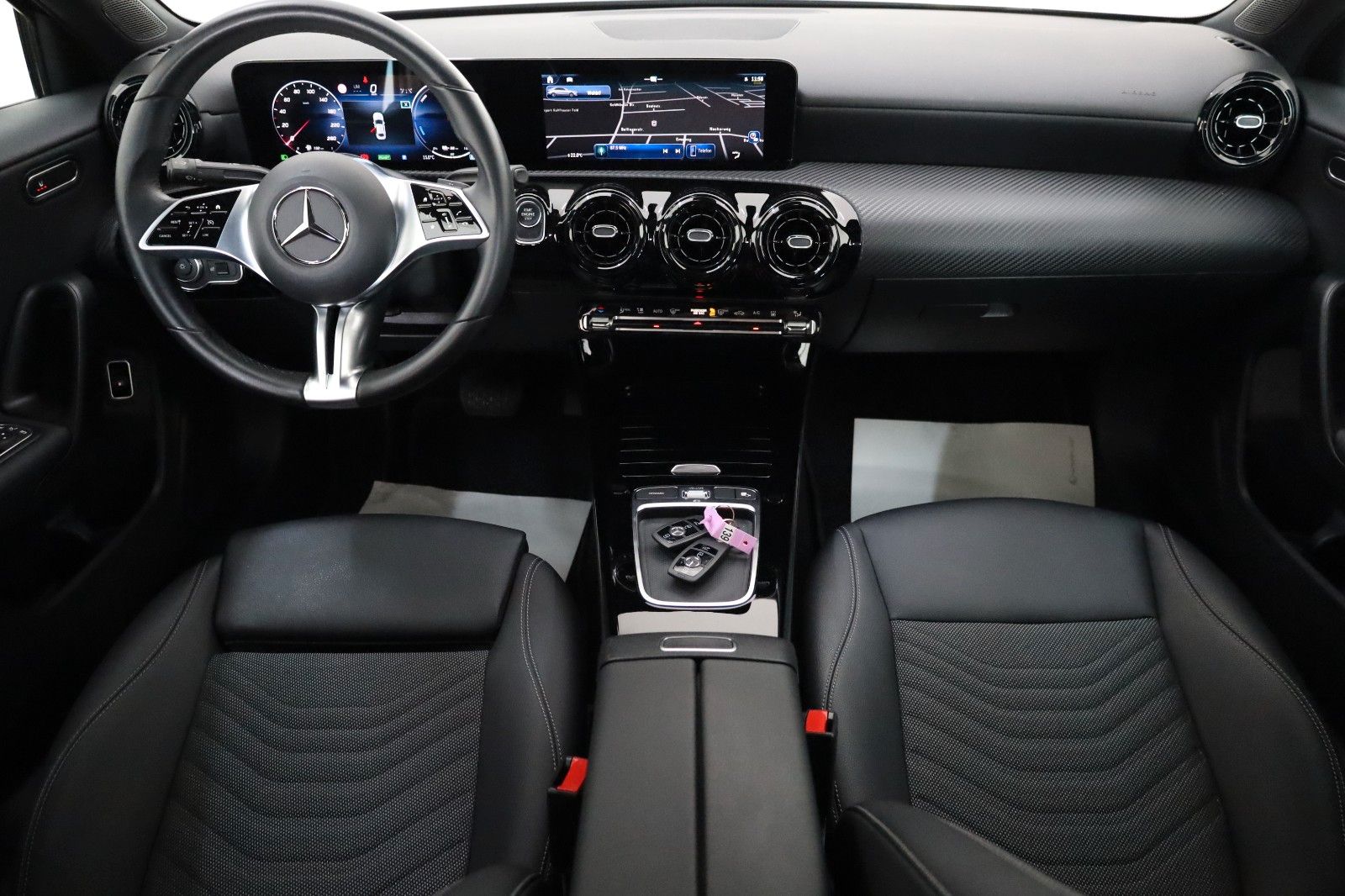Fahrzeugabbildung Mercedes-Benz A 250e Lim. T.Leder,Navi,LED,Park Paket,Kamera