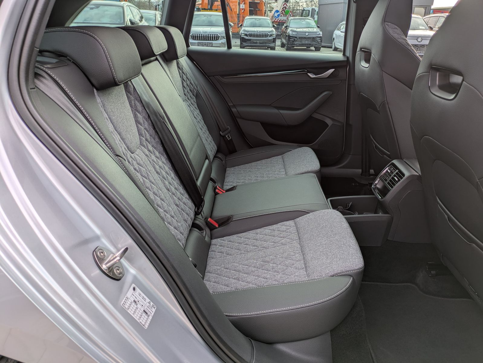 Fahrzeugabbildung SKODA Octavia 1.5 DSG Sportline PANO*MATRIX*AHK*5J.GAR