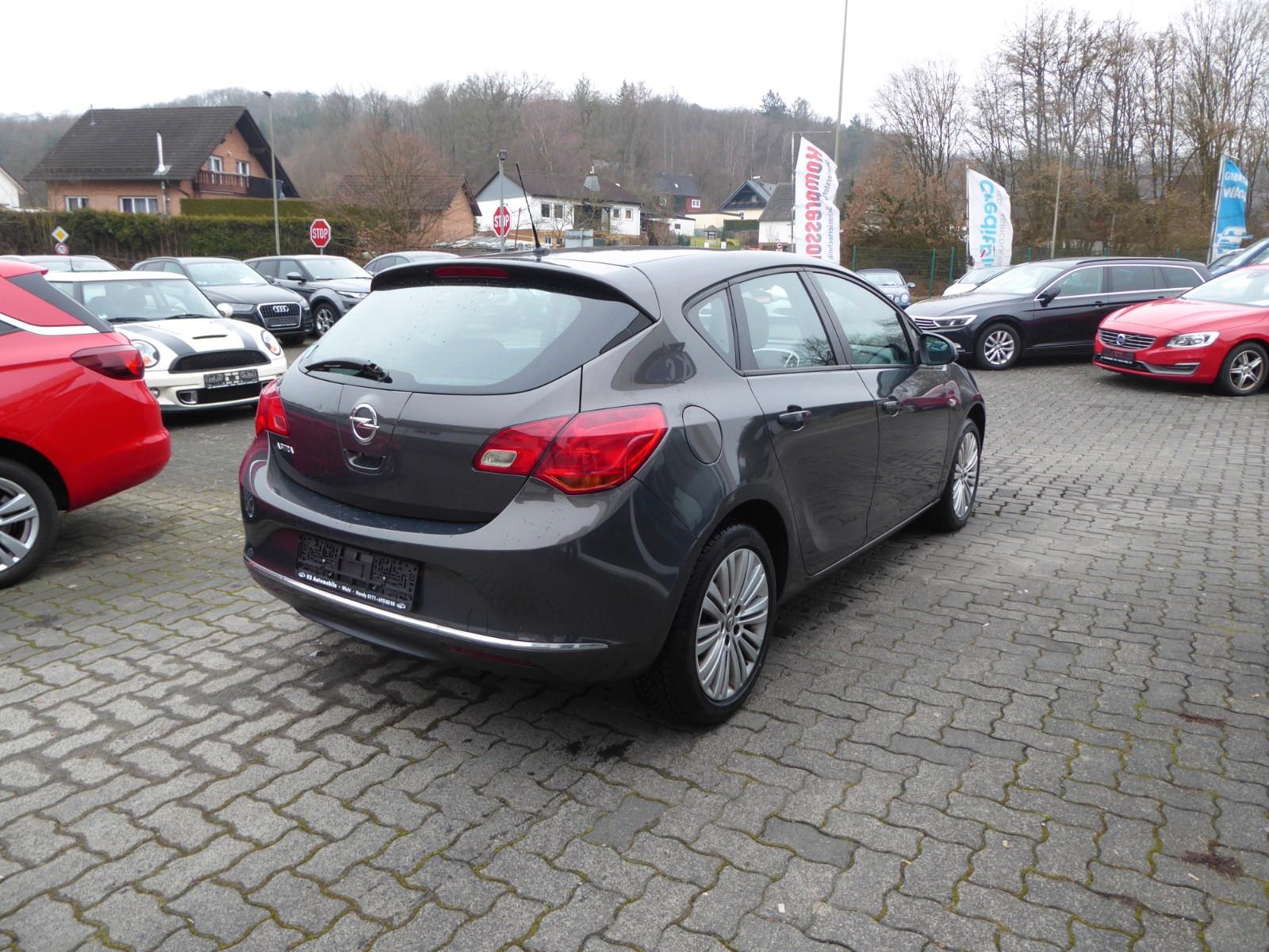 Opel Astra J Lim. 5-trg. Active