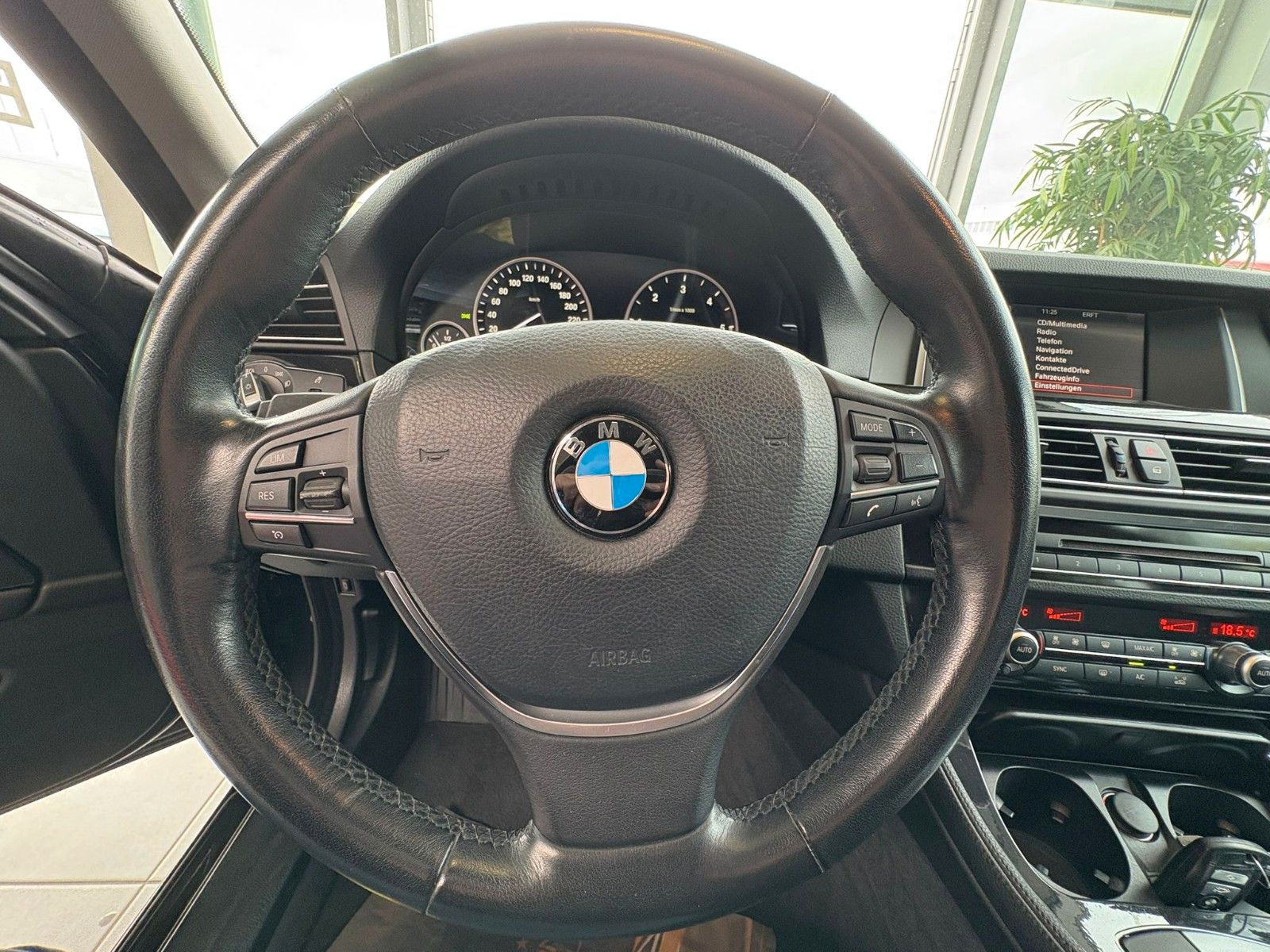 Fahrzeugabbildung BMW 518d Touring/E-Sitze/Navi/PDC/Xenon