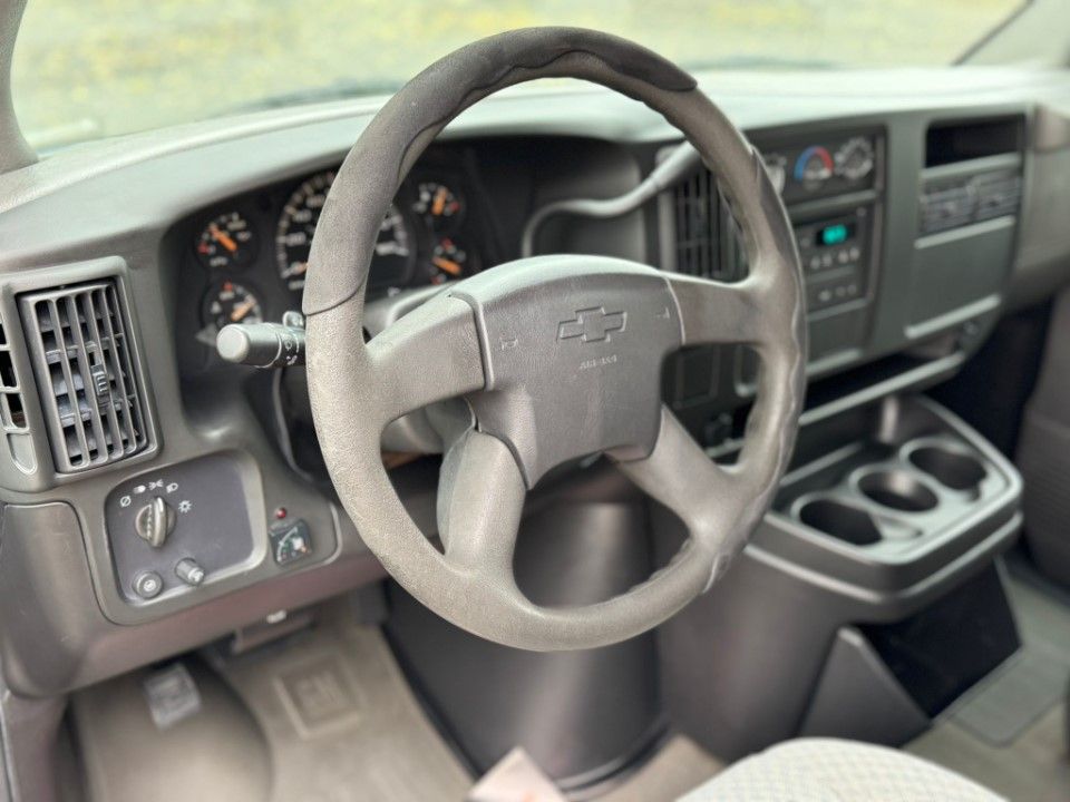 Fahrzeugabbildung Chevrolet Express Chevy Van 6.0 V8 2500 LPG 9 Sitzer