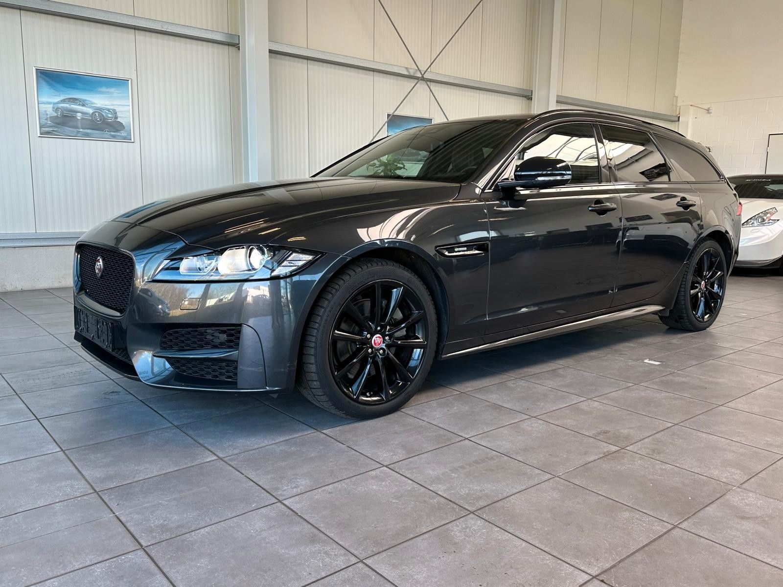 Fahrzeugabbildung Jaguar XF Sportbrake R-Sport/Panodach/E-Sitze/Top!