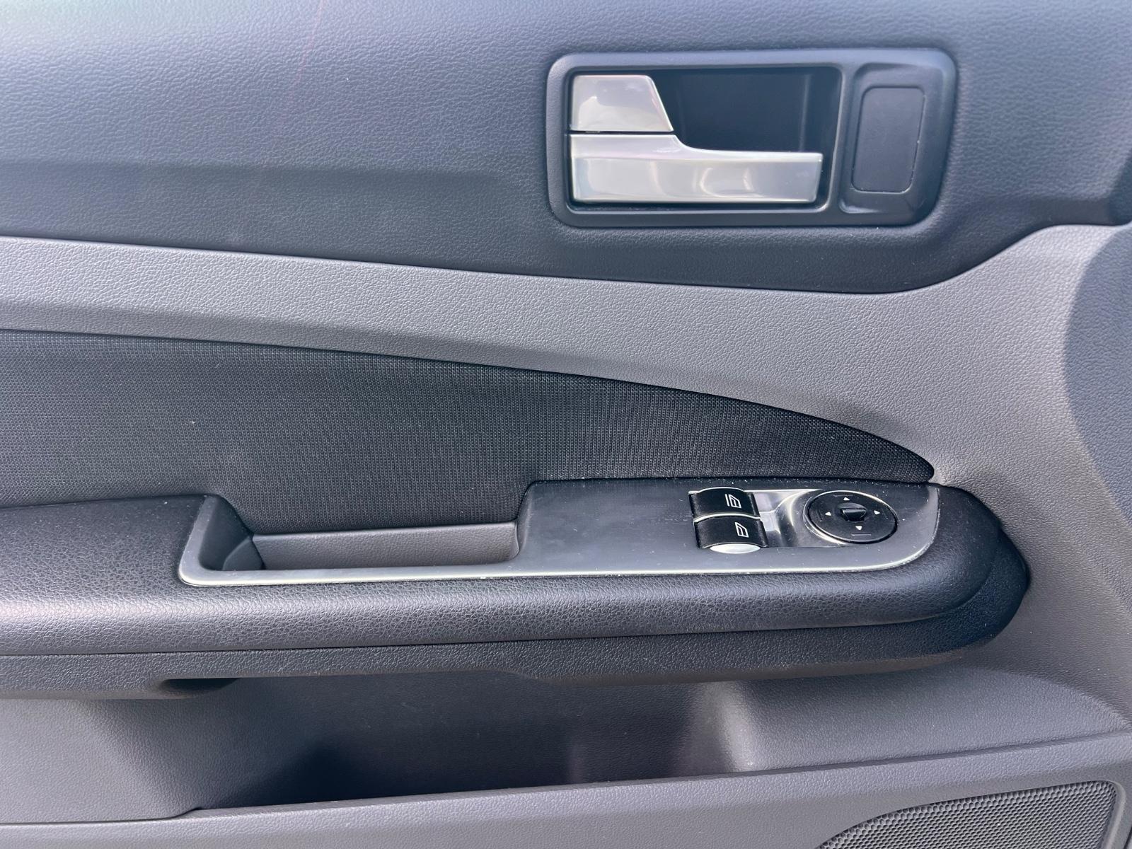 Ford Focus 2011 — photo 23