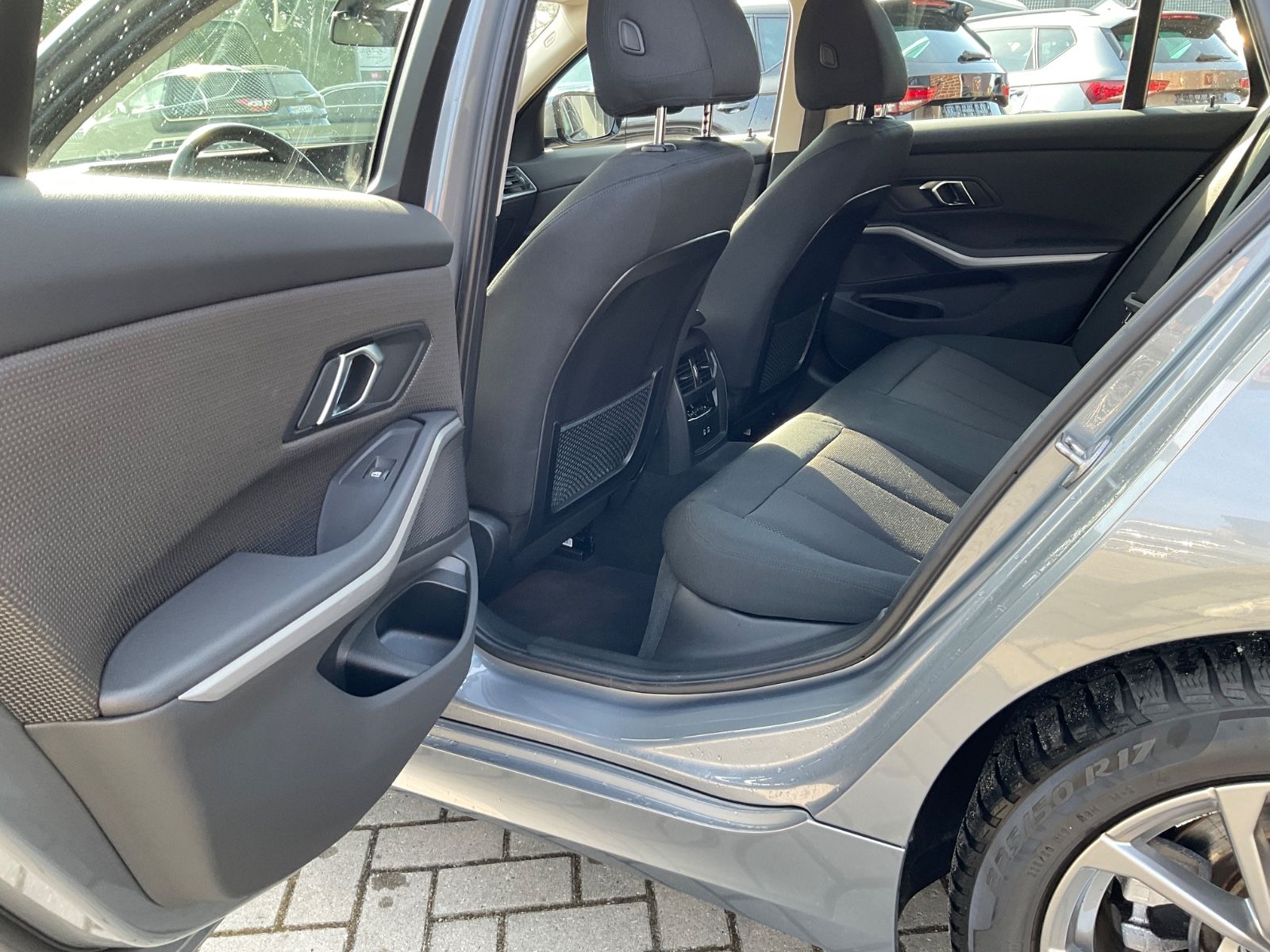 Fahrzeugabbildung BMW 320d xDrive,Touring,Carplay,Sitzheizung,Isofix,
