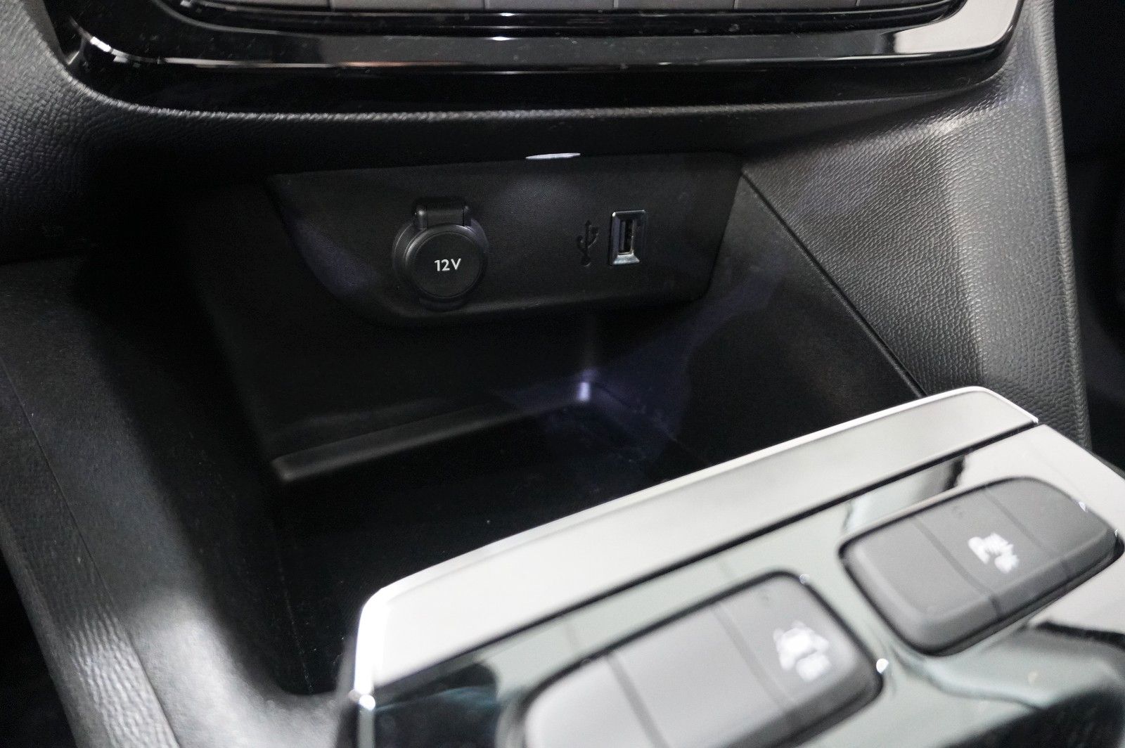 Fahrzeugabbildung Opel Mokka-e ELEGANCE 3-PHASIG NAVI/LED/VIRTU/SHZ/DAB