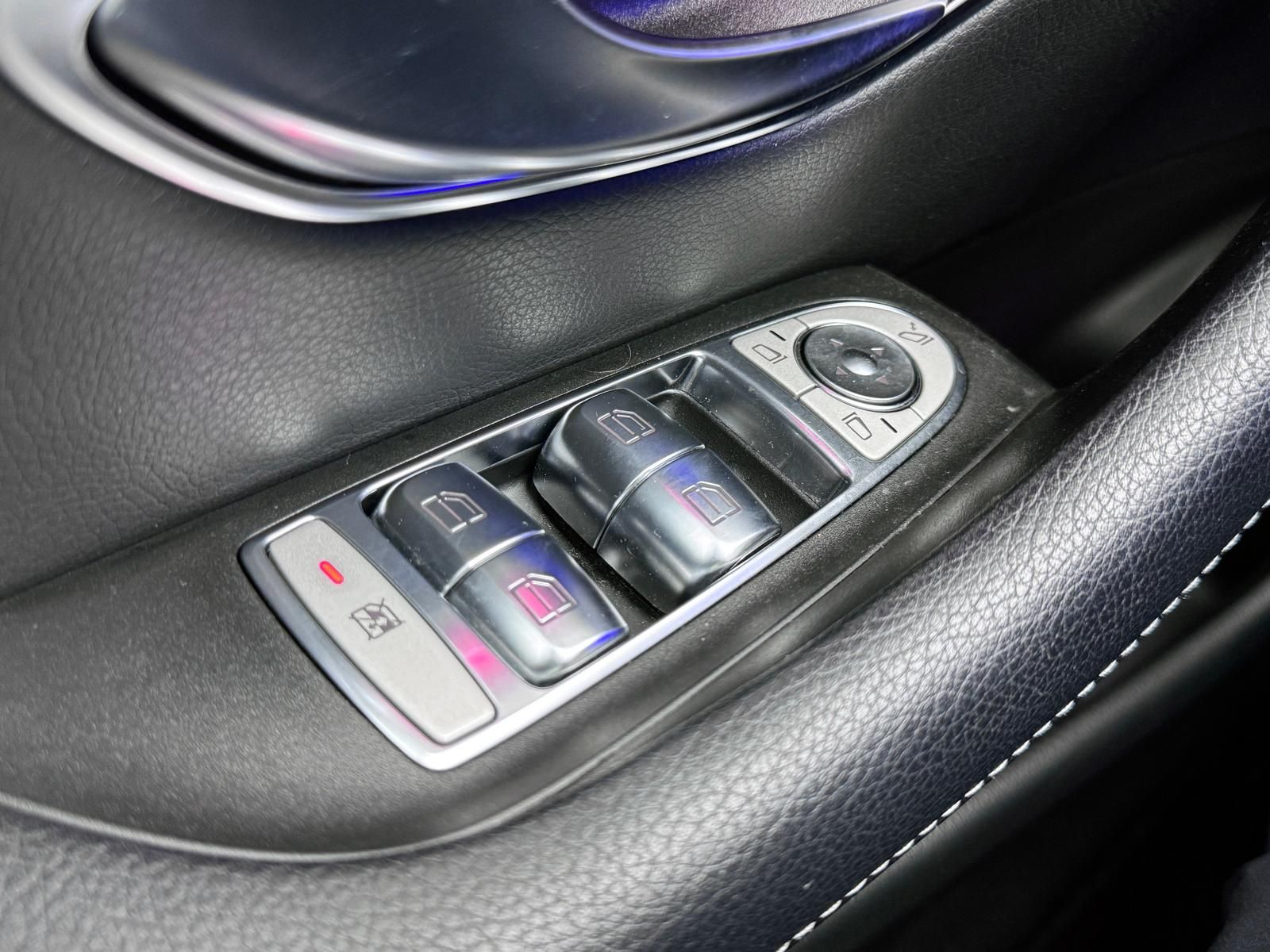 Fahrzeugabbildung Mercedes-Benz E220d T AMG*DISTRO*PANO*LUFT*360°*LED*DAB*ILS+