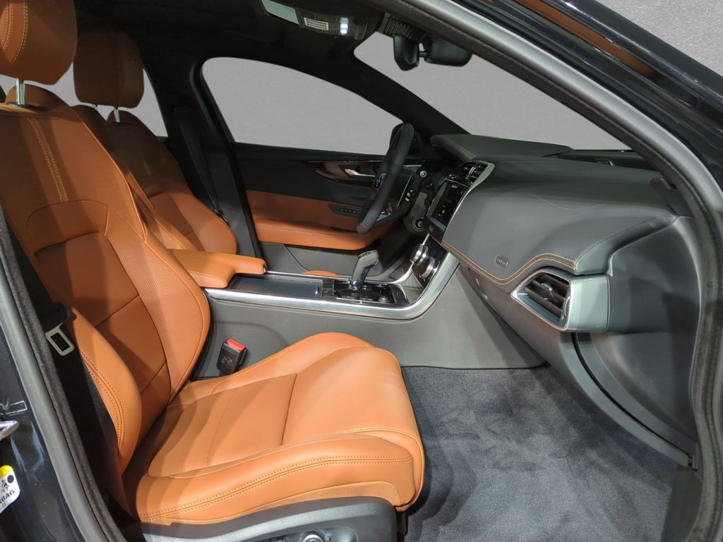 Jaguar XE D200 R-Dynamic HSE FAHRASSISTENZ-PAKET PANORA