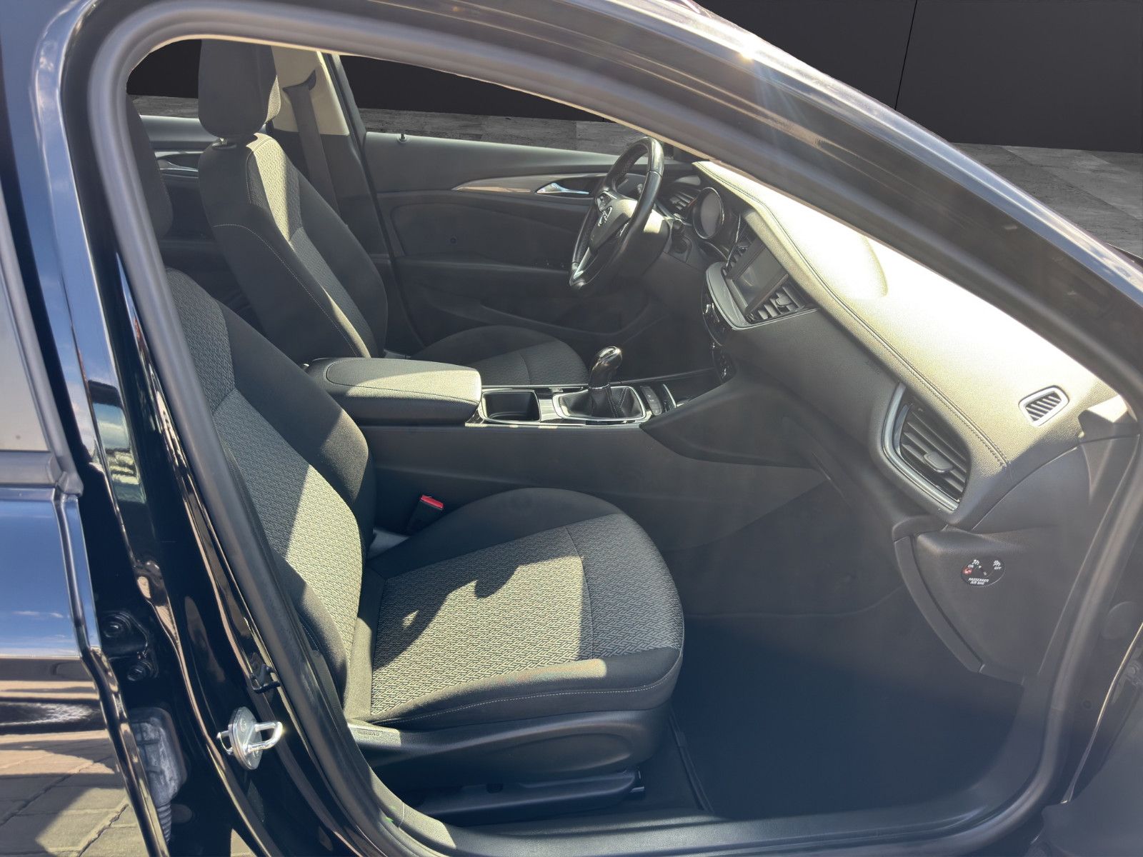 Fahrzeugabbildung Opel Insignia B Sports Tourer Edition/Apple CarPlay