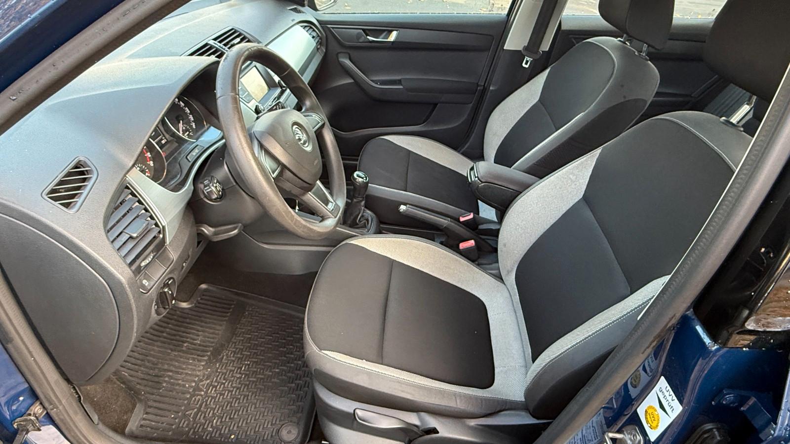 Skoda Fabia 2015 — фото 10