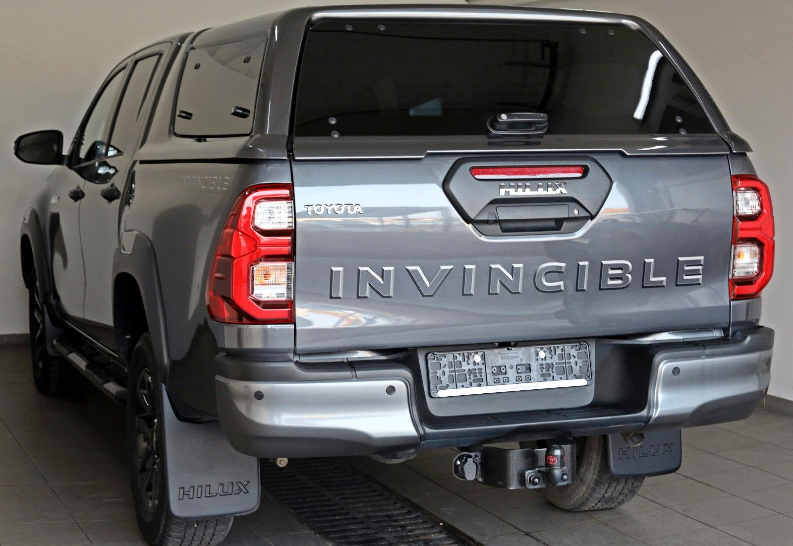 Fahrzeugabbildung Toyota Hilux 2.8 D-4D Invincible, HardTop, 360*,JBL,AHK