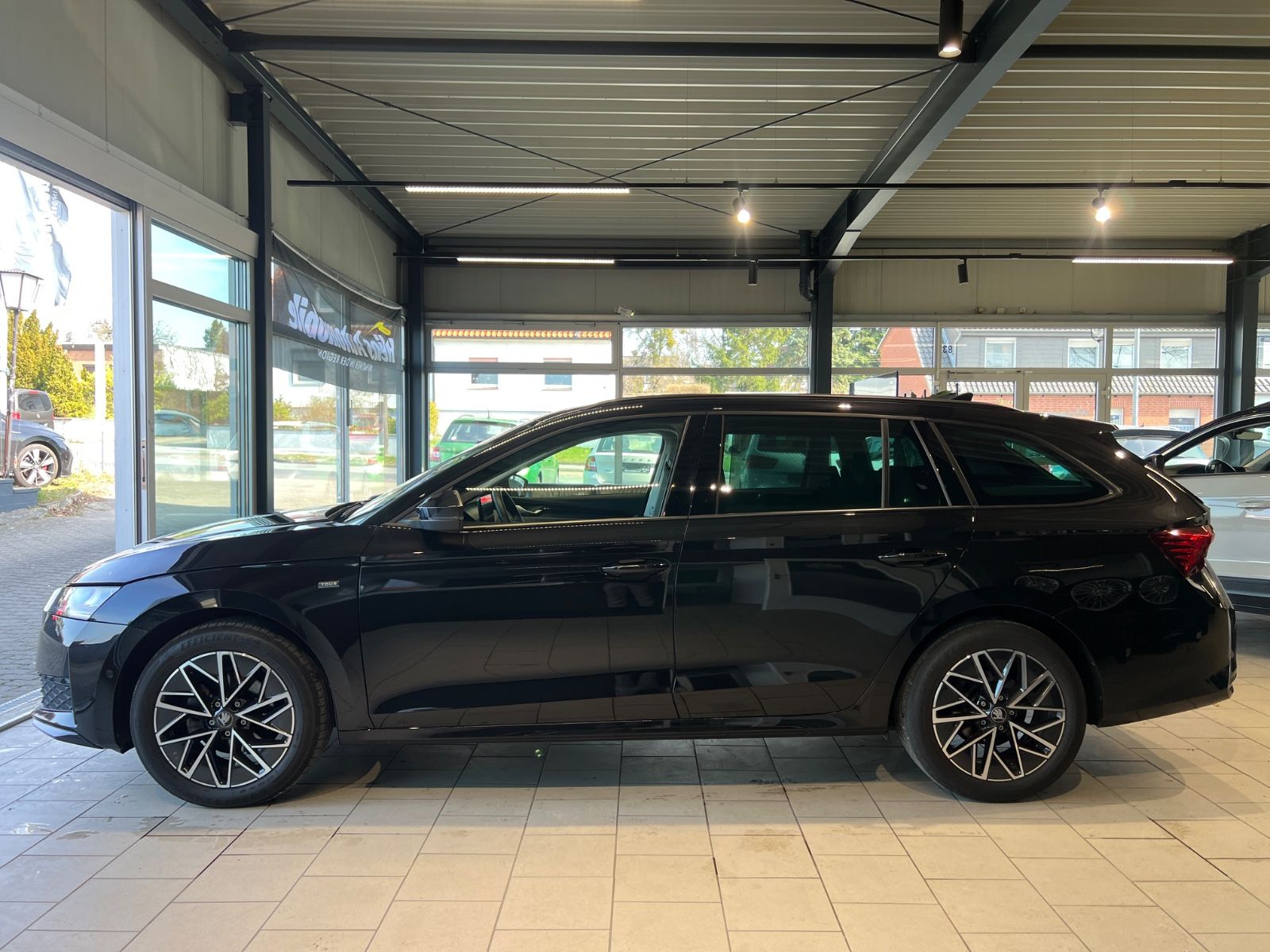 Skoda Octavia Combi 2.0TDI*AHK*LED*NAVI*LANEASSIST foto 5