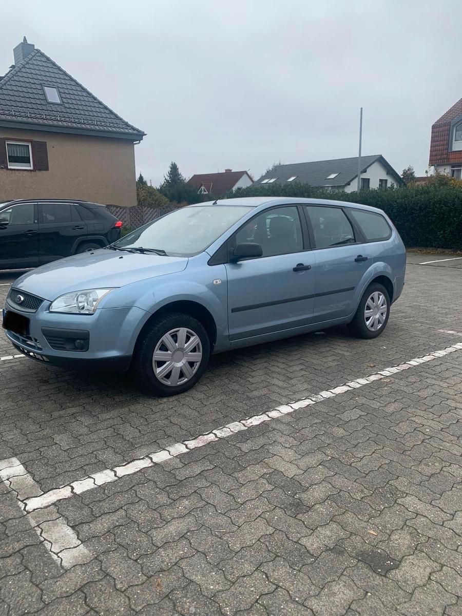 Ford Focus 2006 — салон