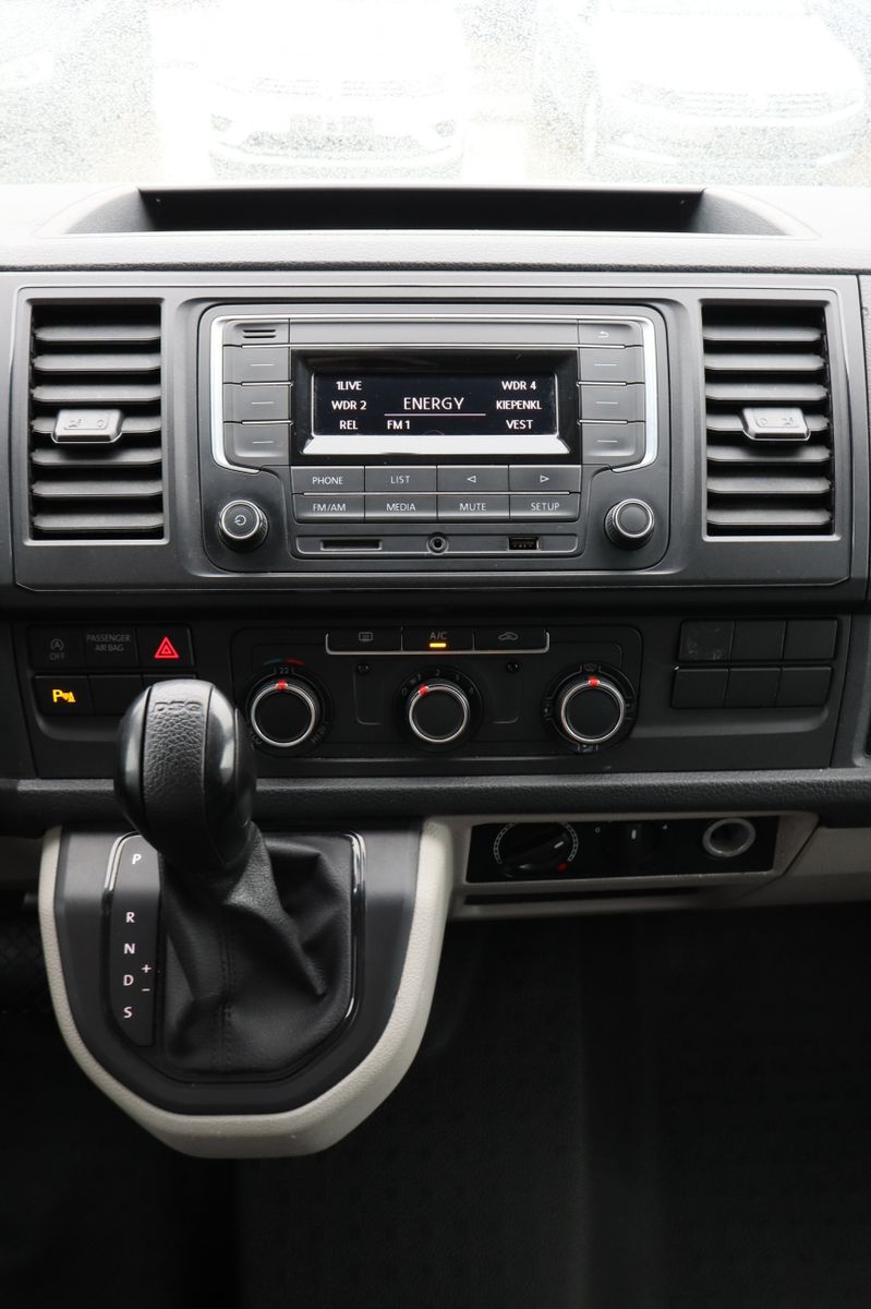 Fahrzeugabbildung Volkswagen T6 Kombi Kombi 2.0 TDI DSG 9-Sitzer BLUETOOTH+AH