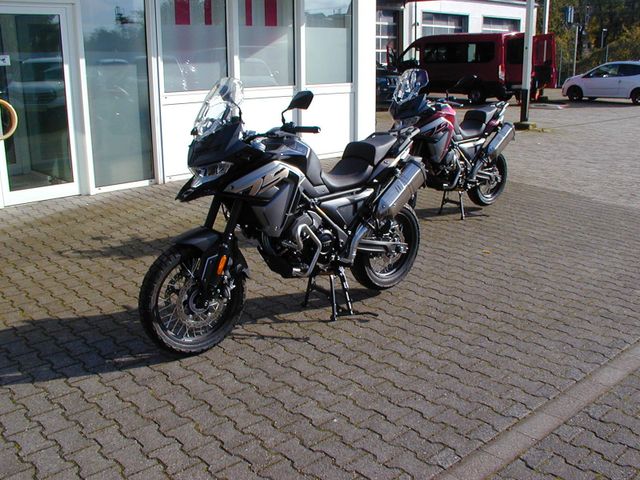 VOGE 650 DSX  Rot oder Schwarz