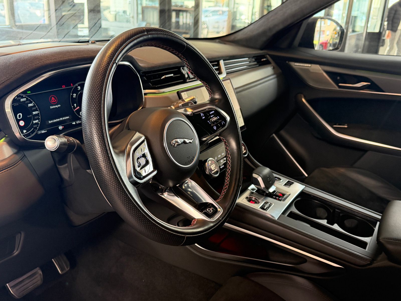 Fahrzeugabbildung Jaguar F-PACE SVR /PANO/MERIDIAN/360°KAM/HUD/AMBIENTE