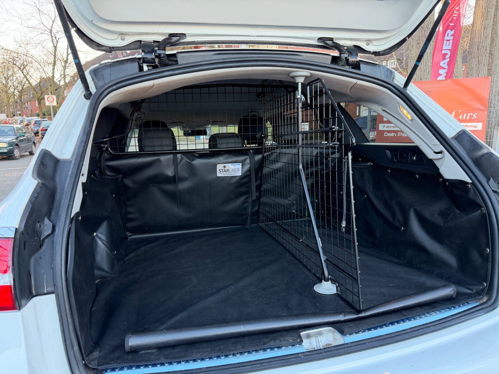 Fahrzeugabbildung Mercedes-Benz E 220 4Matic*MULTIBEAM*360°KAMERA*WIDESCREEN*PDC