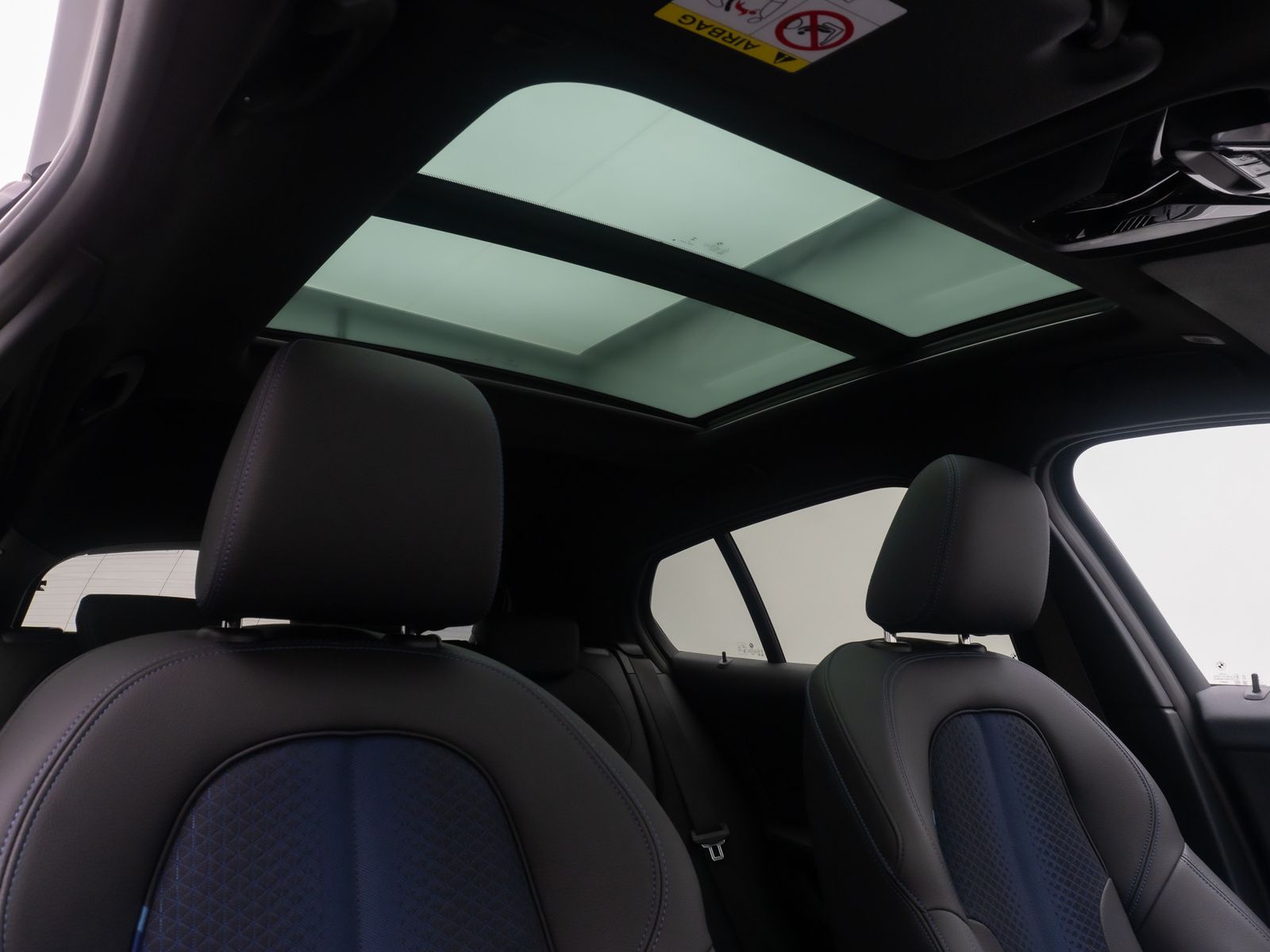 Fahrzeugabbildung BMW 118i M Sport HiFi Kamera DAB Panorama Komfort