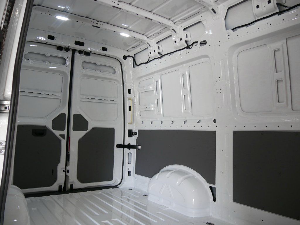 Fahrzeugabbildung Volkswagen Crafter Kasten 2.0 TDI MR Hochdach AHK Kamera
