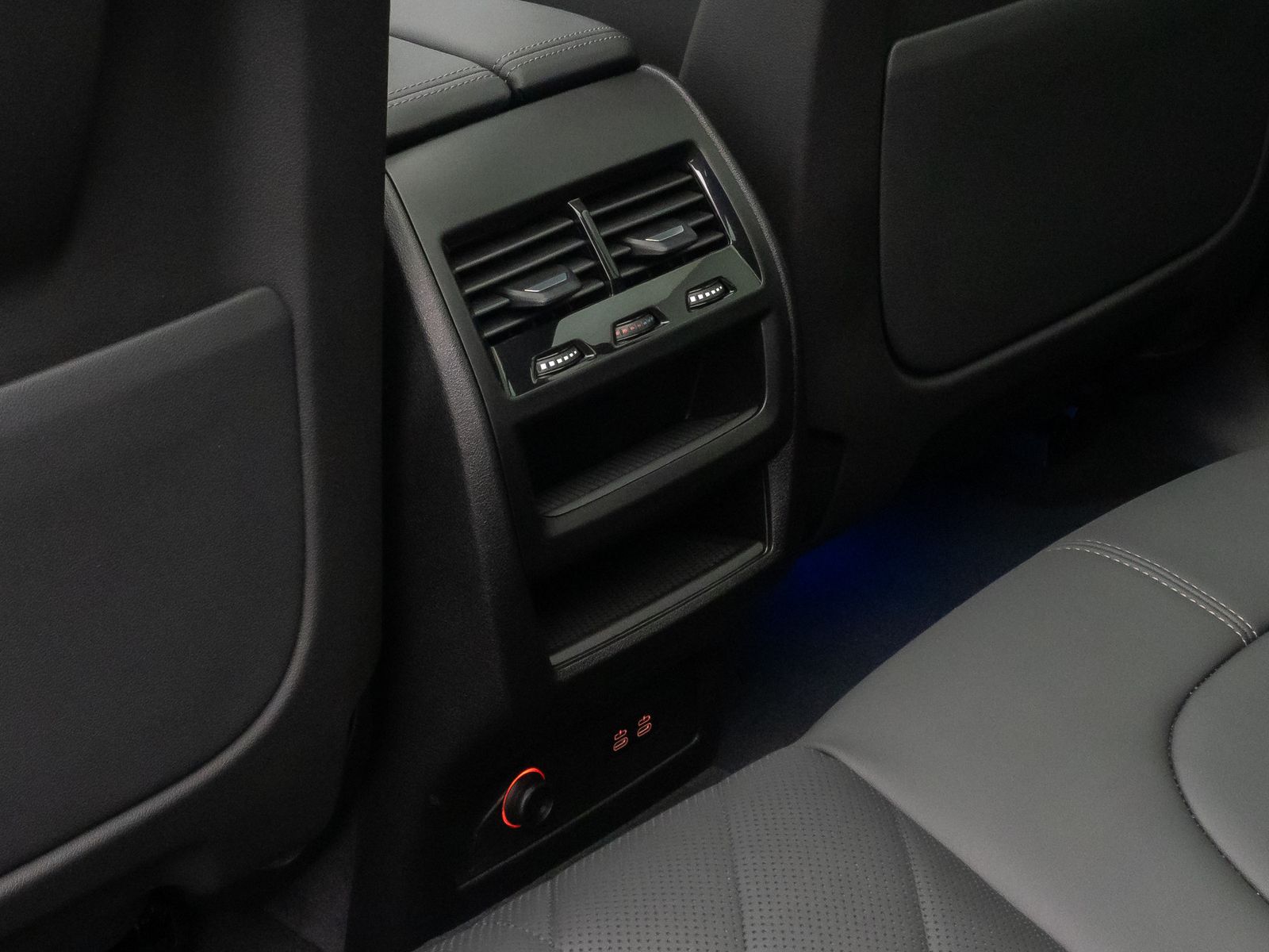 Fahrzeugabbildung BMW X5 M60i Panorama H/K DAB HUD 360&deg; Komfort 22Zoll