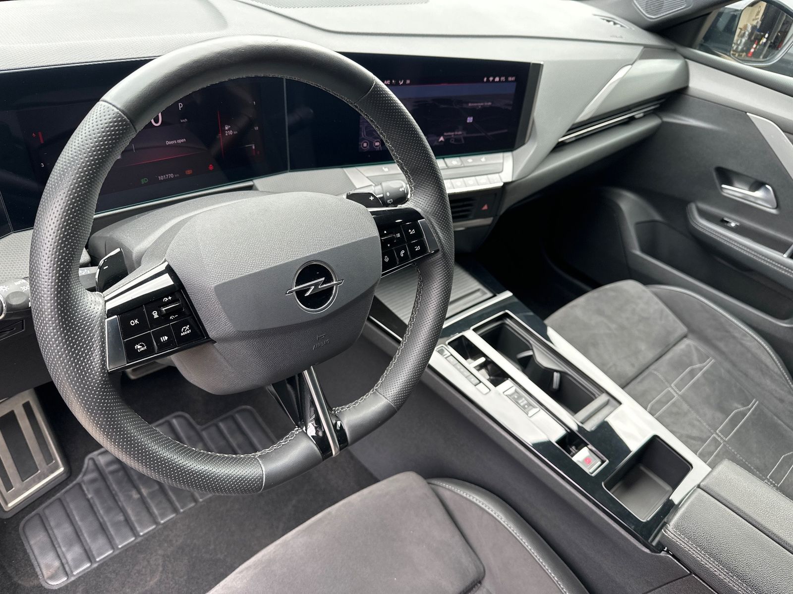 Fahrzeugabbildung Opel Astra ST 1.5 D GS Line NAV+LED+ACC+KAM+AHK+17ZO
