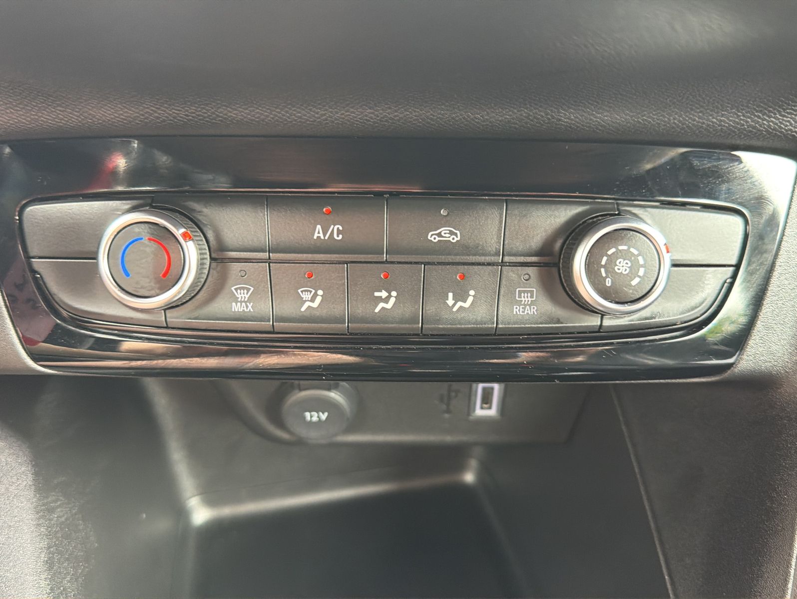 Fahrzeugabbildung Opel Corsa GS 1.2T - Hybrid - Automatik