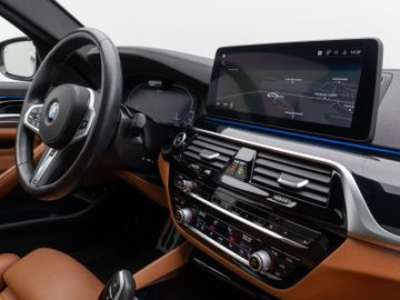 Fahrzeugabbildung BMW 530e M Sport Panorama360°Laser HUD DAB HiFi AHK