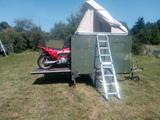 Andere offroad Expedition 4x4 Motorrad - grün Wohnwagen